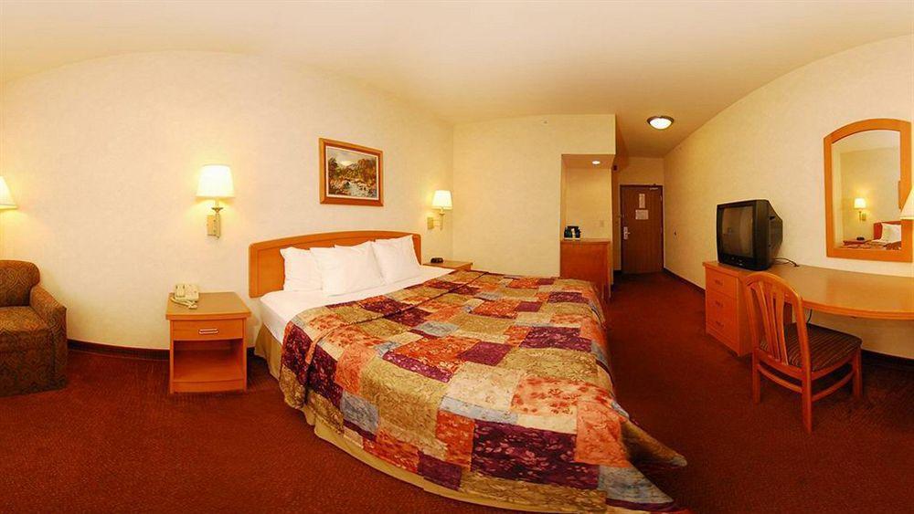 Sleep Inn & Suites Lake Of The Ozarks Camdenton Exterior photo